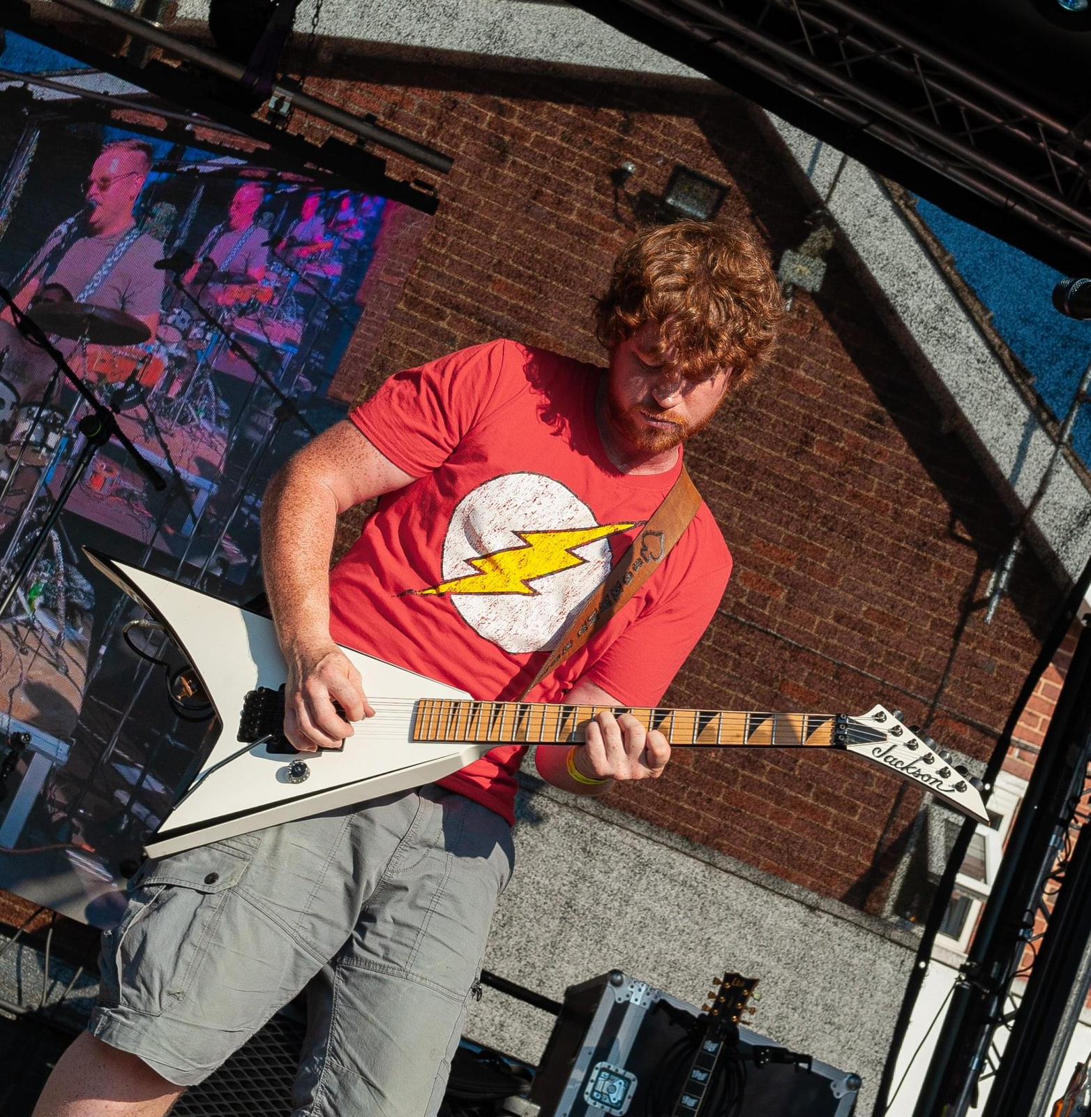 Gordon's Alive performing live